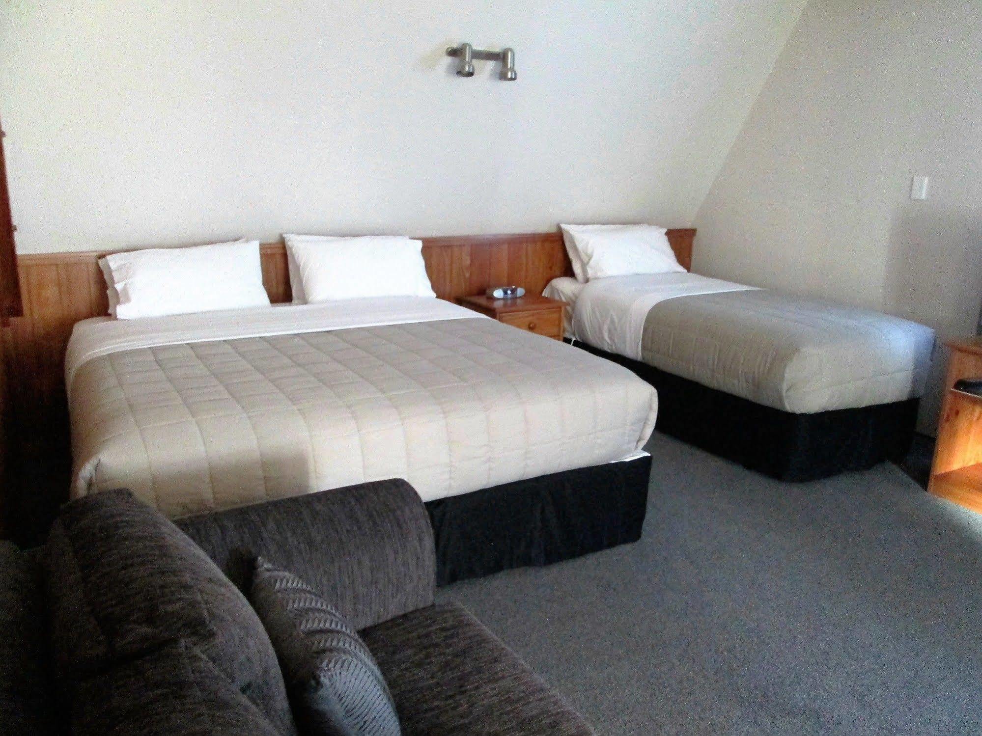 Colonial Motel Papakura Exterior photo