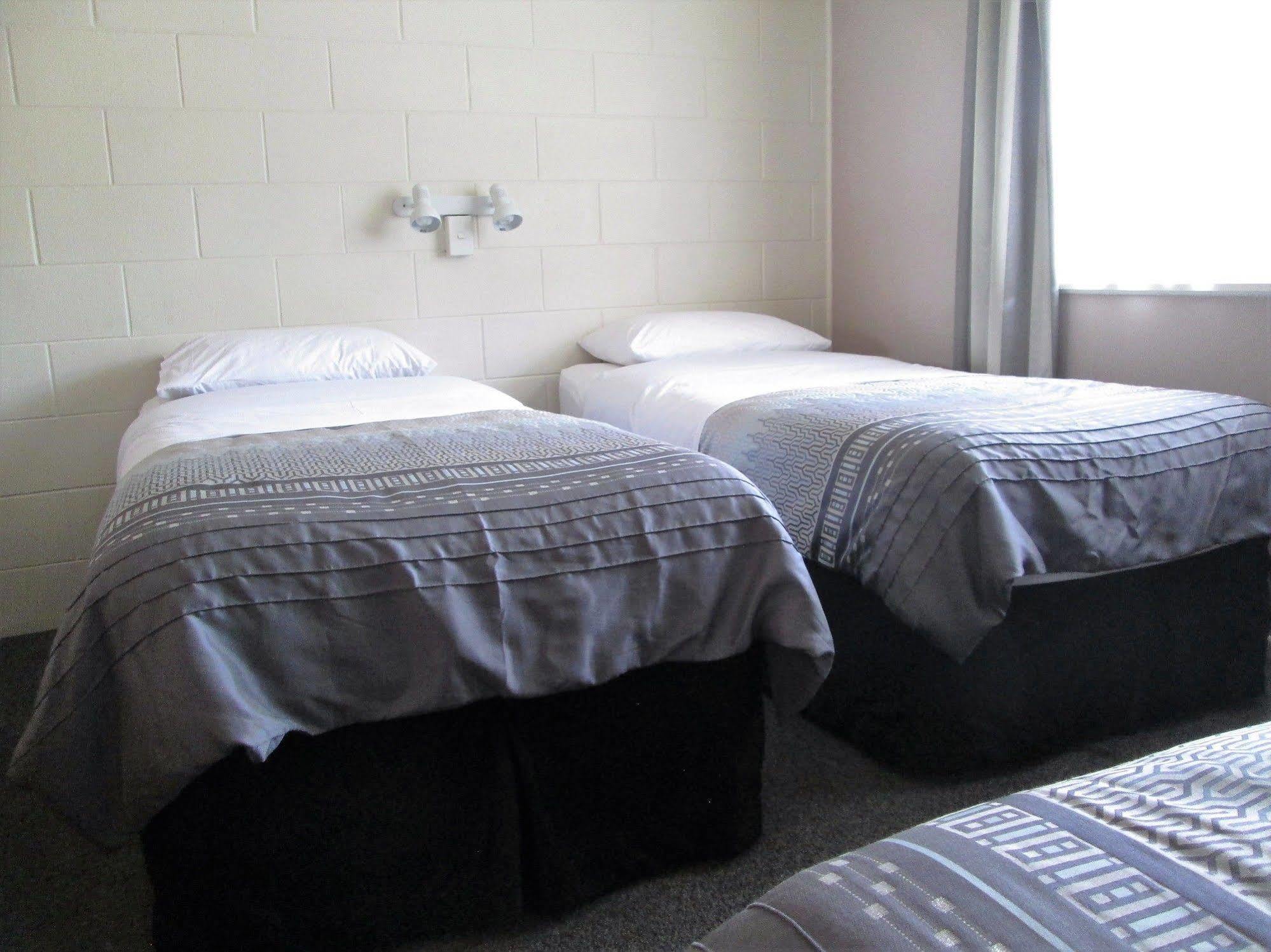 Colonial Motel Papakura Exterior photo